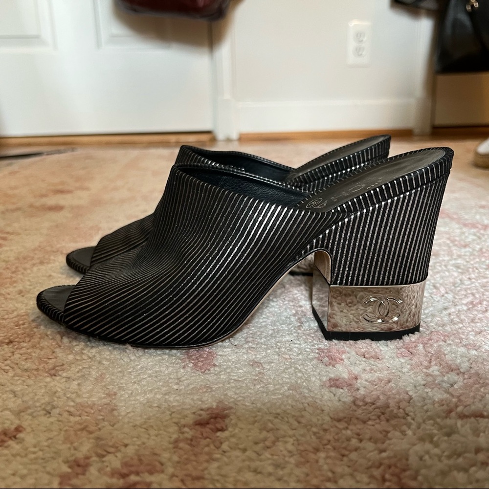 Chanel 2018 CC Striped Slide Mules Black sz 38.5
